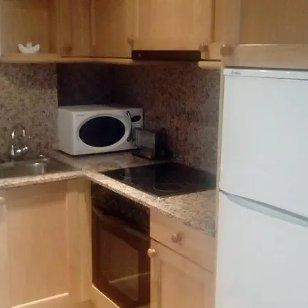 Agradable Con Jardin Privado En דירה *