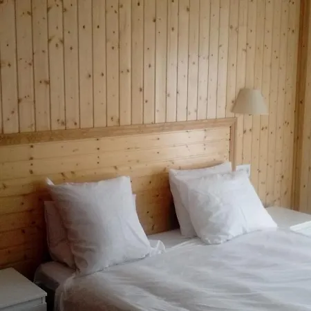 Agradable Con Jardin Privado En Lägenhet Cerler
