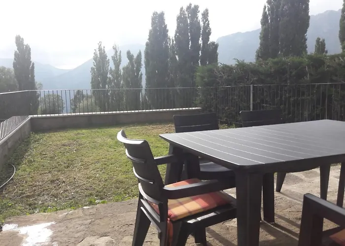 Agradable Con Jardin Privado En *